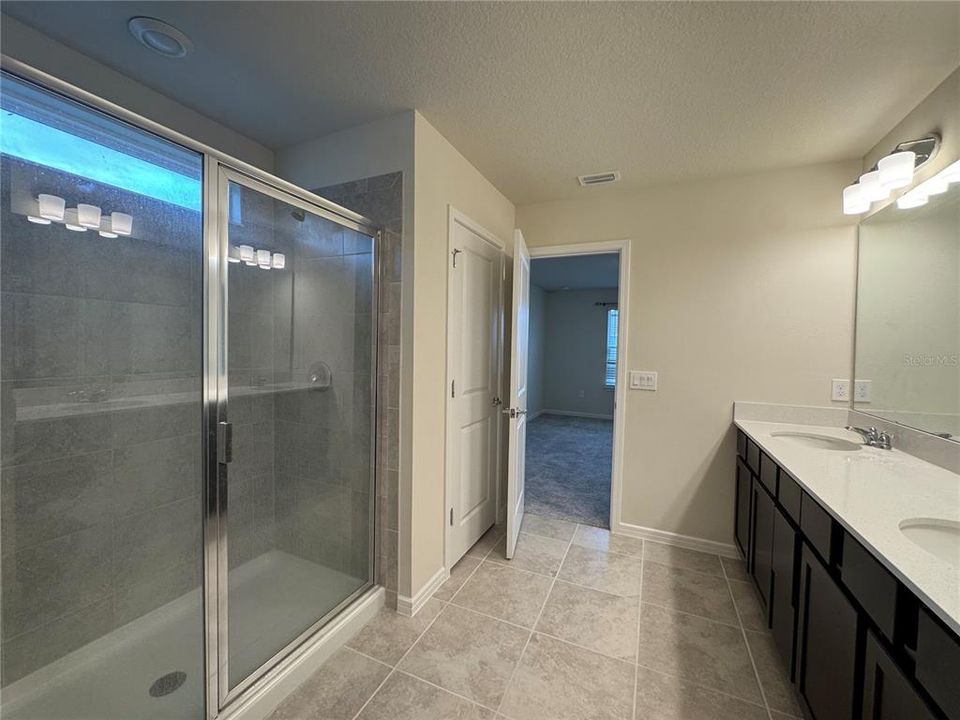 Active With Contract: $2,700 (4 beds, 3 baths, 2616 Square Feet)