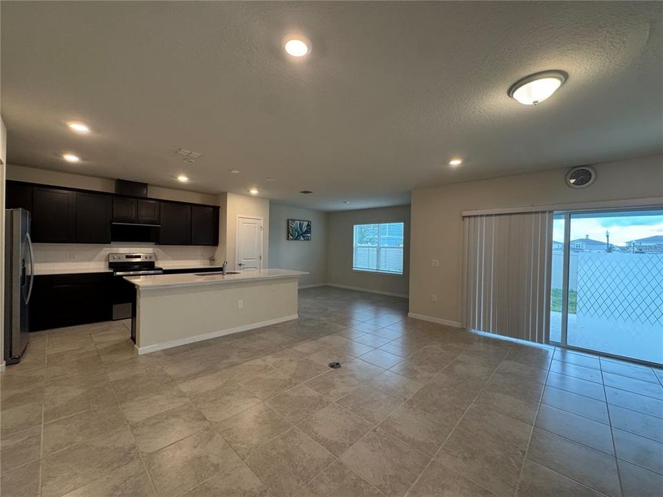 Active With Contract: $2,700 (4 beds, 3 baths, 2616 Square Feet)