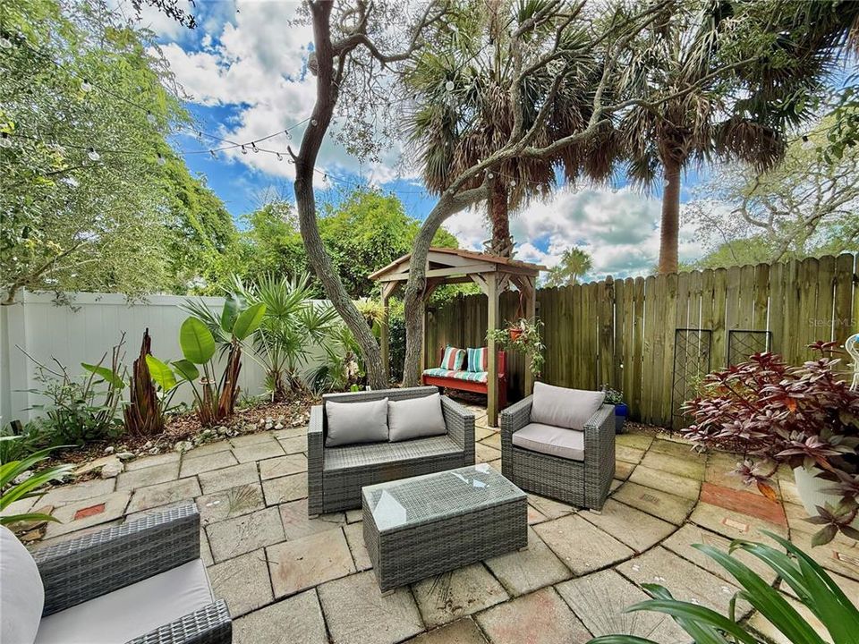 For Sale: $775,000 (4 beds, 3 baths, 2580 Square Feet)