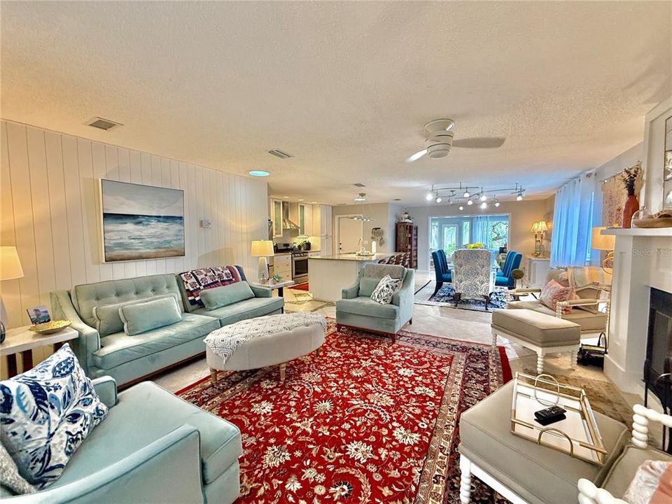 For Sale: $775,000 (4 beds, 3 baths, 2580 Square Feet)