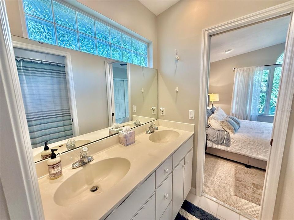 For Sale: $775,000 (4 beds, 3 baths, 2580 Square Feet)