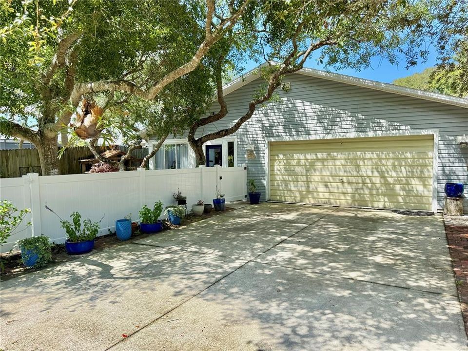 For Sale: $775,000 (4 beds, 3 baths, 2580 Square Feet)