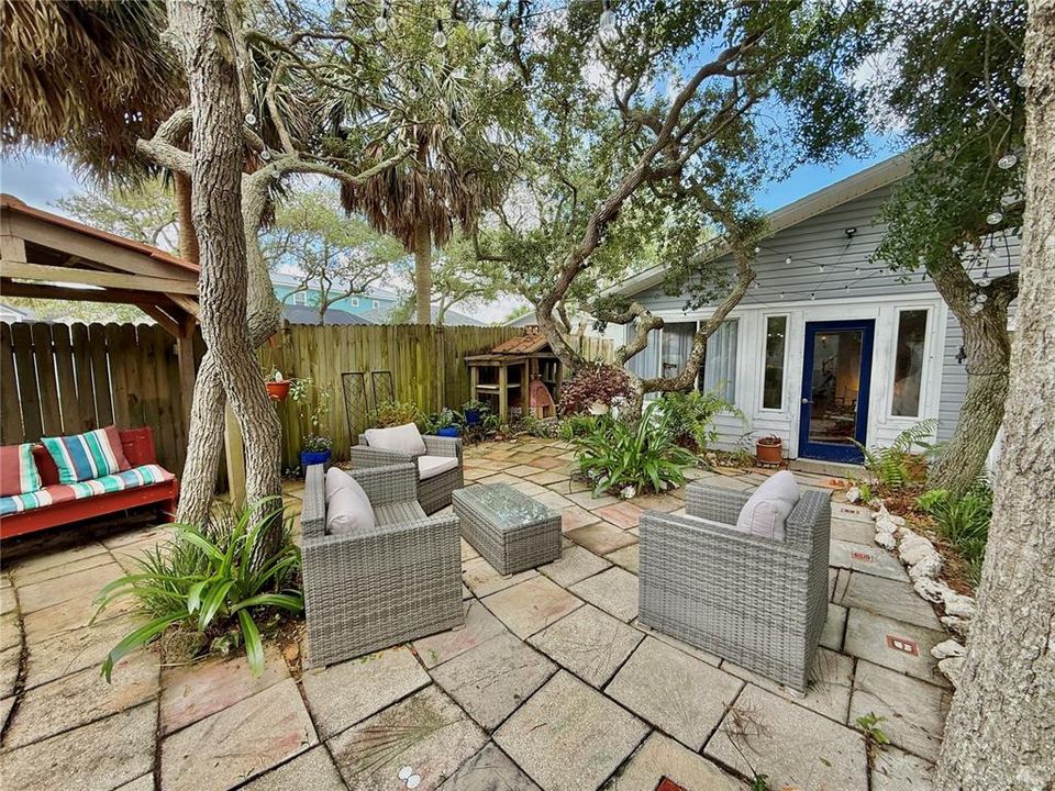 For Sale: $775,000 (4 beds, 3 baths, 2580 Square Feet)