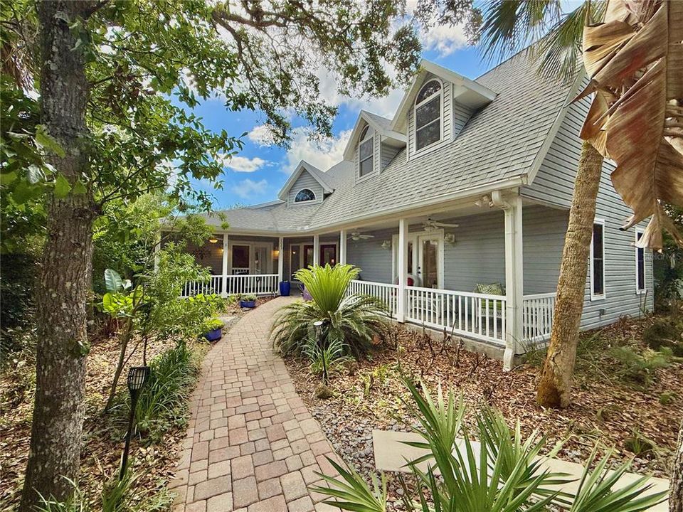 For Sale: $775,000 (4 beds, 3 baths, 2580 Square Feet)