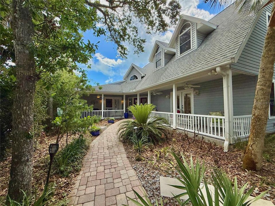 For Sale: $775,000 (4 beds, 3 baths, 2580 Square Feet)