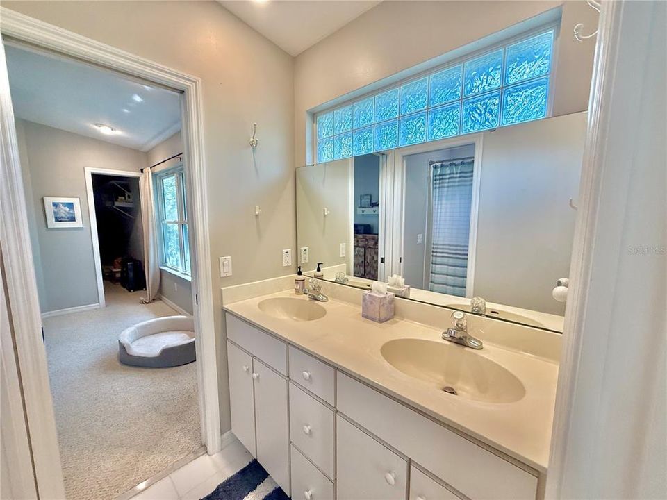 For Sale: $775,000 (4 beds, 3 baths, 2580 Square Feet)