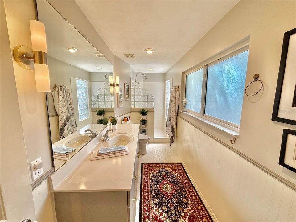 For Sale: $775,000 (4 beds, 3 baths, 2580 Square Feet)