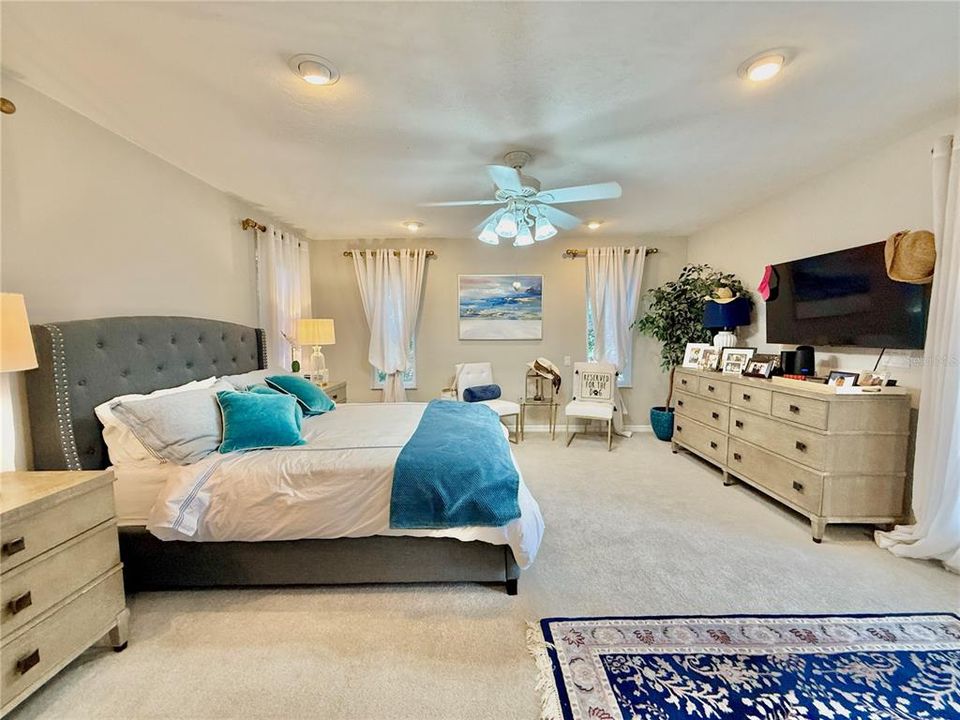 For Sale: $775,000 (4 beds, 3 baths, 2580 Square Feet)