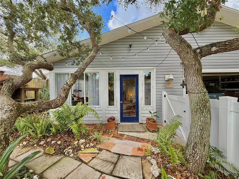 For Sale: $775,000 (4 beds, 3 baths, 2580 Square Feet)