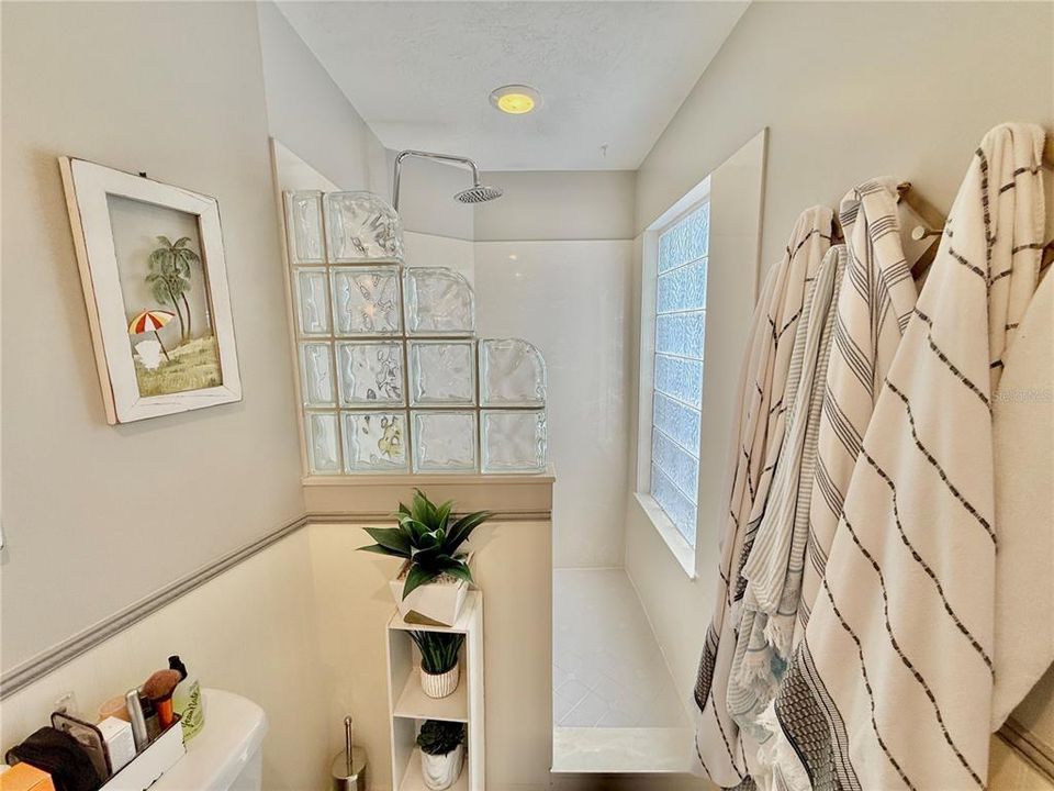 For Sale: $775,000 (4 beds, 3 baths, 2580 Square Feet)