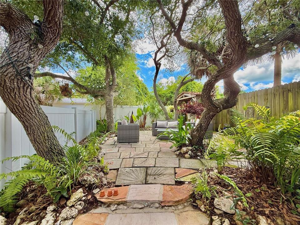 For Sale: $775,000 (4 beds, 3 baths, 2580 Square Feet)