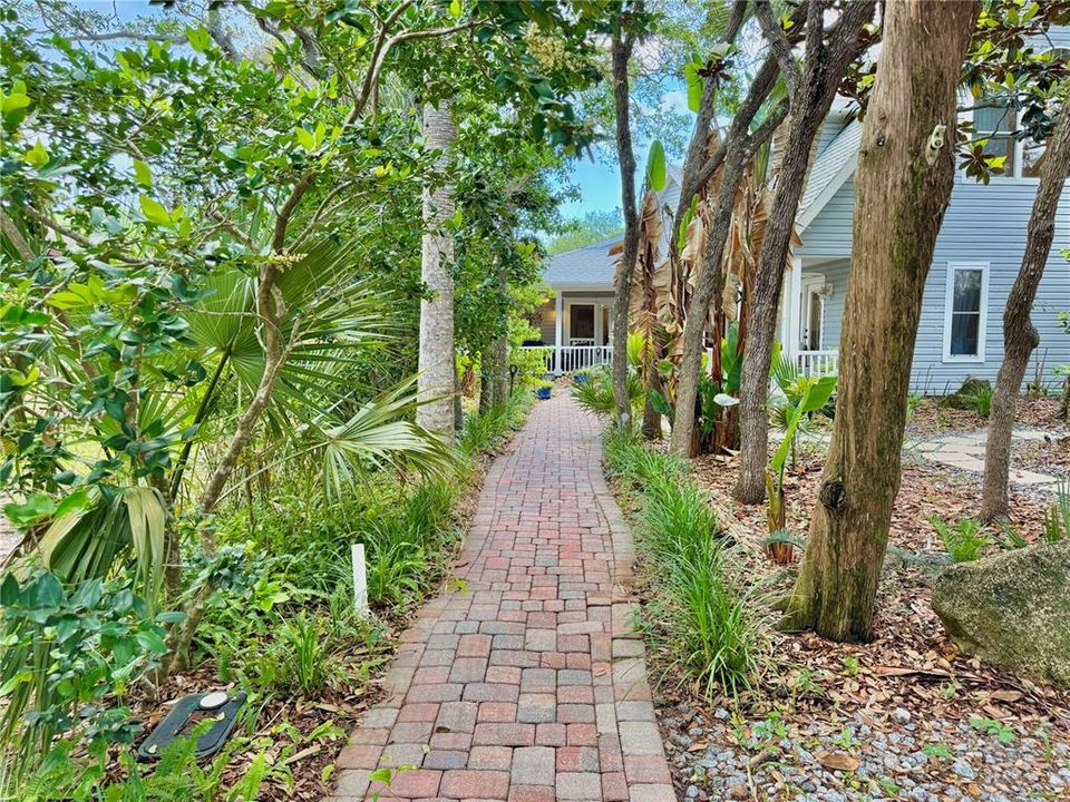 For Sale: $775,000 (4 beds, 3 baths, 2580 Square Feet)