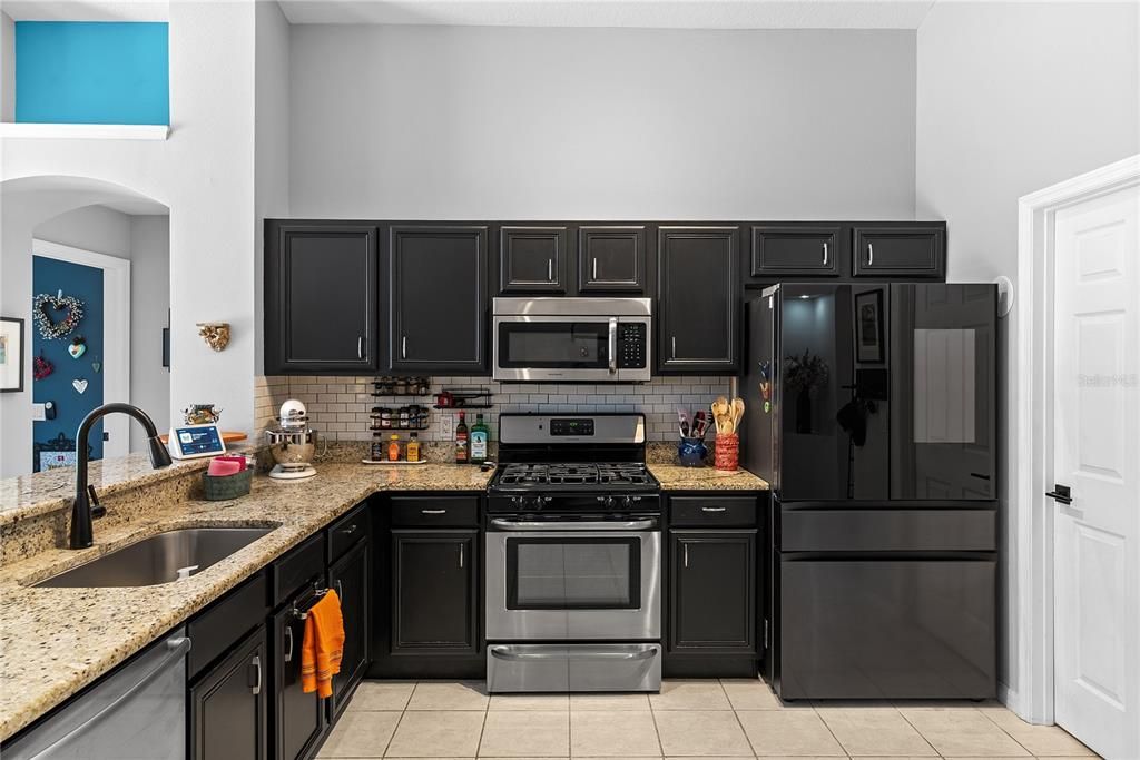 Activo con contrato: $425,000 (3 camas, 2 baños, 1642 Pies cuadrados)