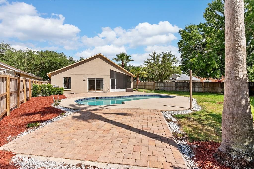 Activo con contrato: $425,000 (3 camas, 2 baños, 1642 Pies cuadrados)