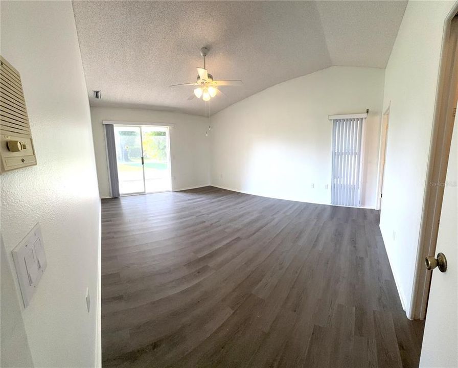 For Rent: $2,250 (3 beds, 2 baths, 1934 Square Feet)