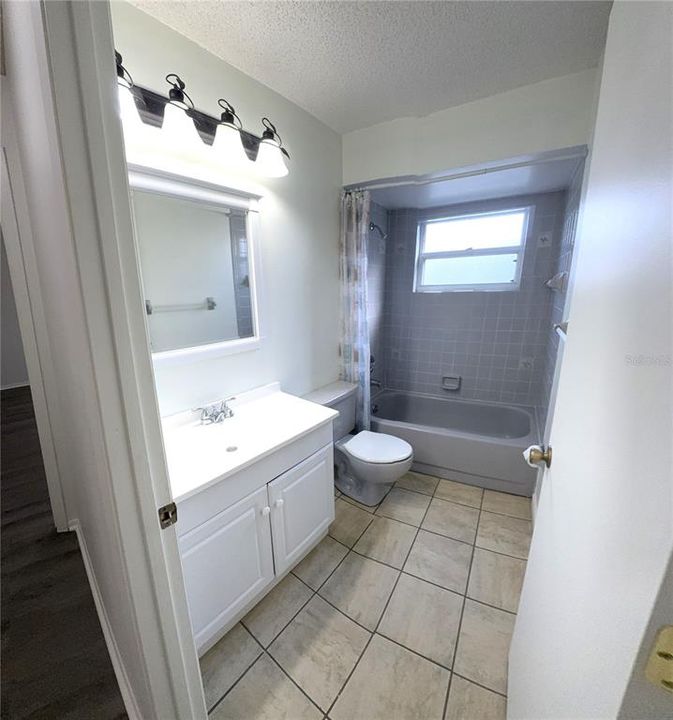 For Rent: $2,250 (3 beds, 2 baths, 1934 Square Feet)