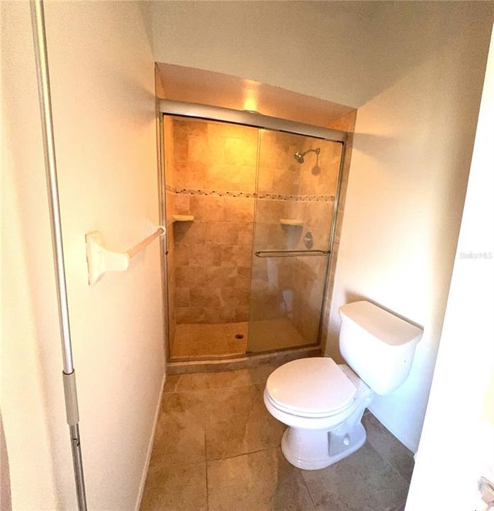 For Rent: $2,250 (3 beds, 2 baths, 1934 Square Feet)
