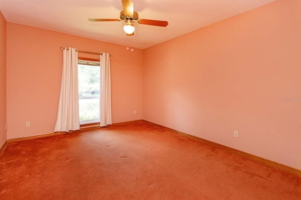 Activo con contrato: $599,000 (4 camas, 2 baños, 2637 Pies cuadrados)