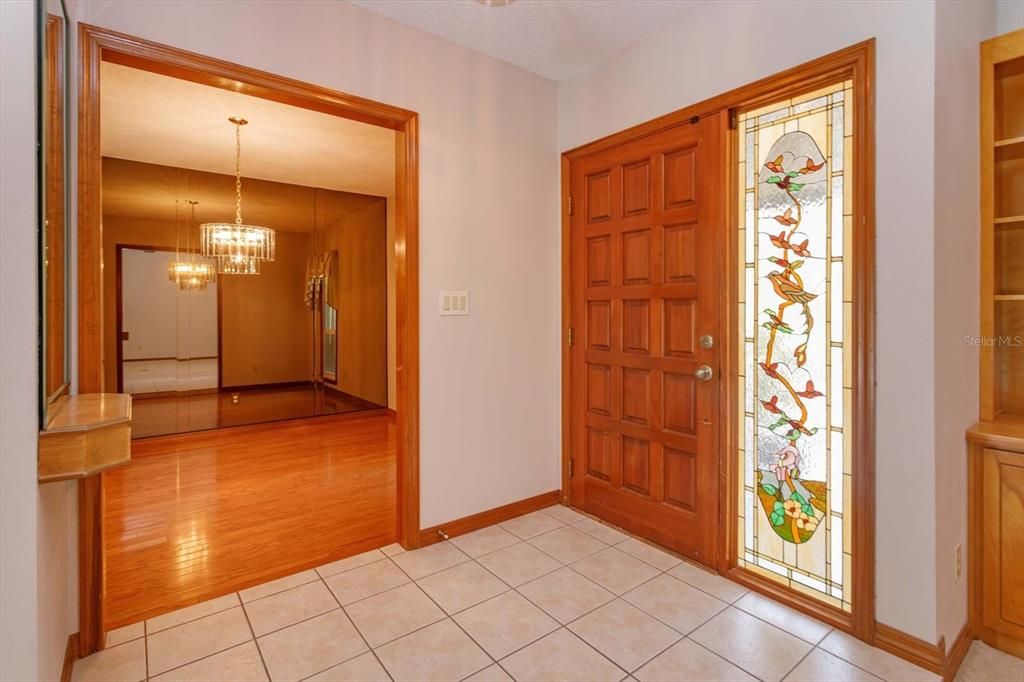 Activo con contrato: $599,000 (4 camas, 2 baños, 2637 Pies cuadrados)
