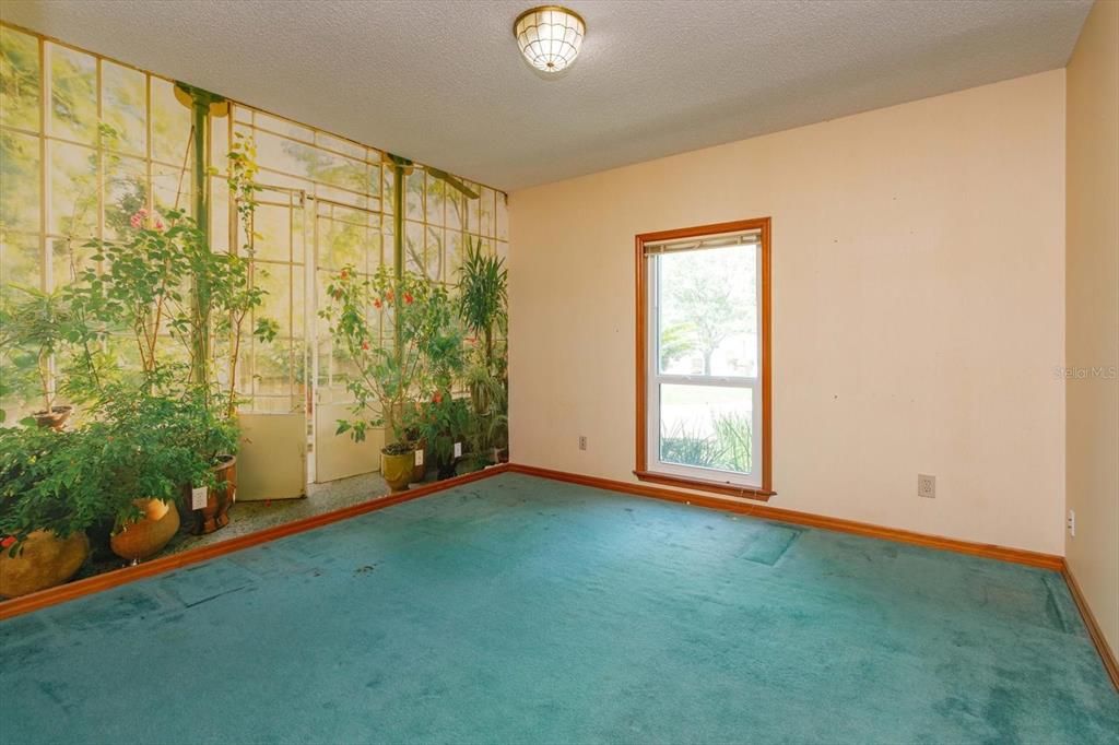 Activo con contrato: $599,000 (4 camas, 2 baños, 2637 Pies cuadrados)