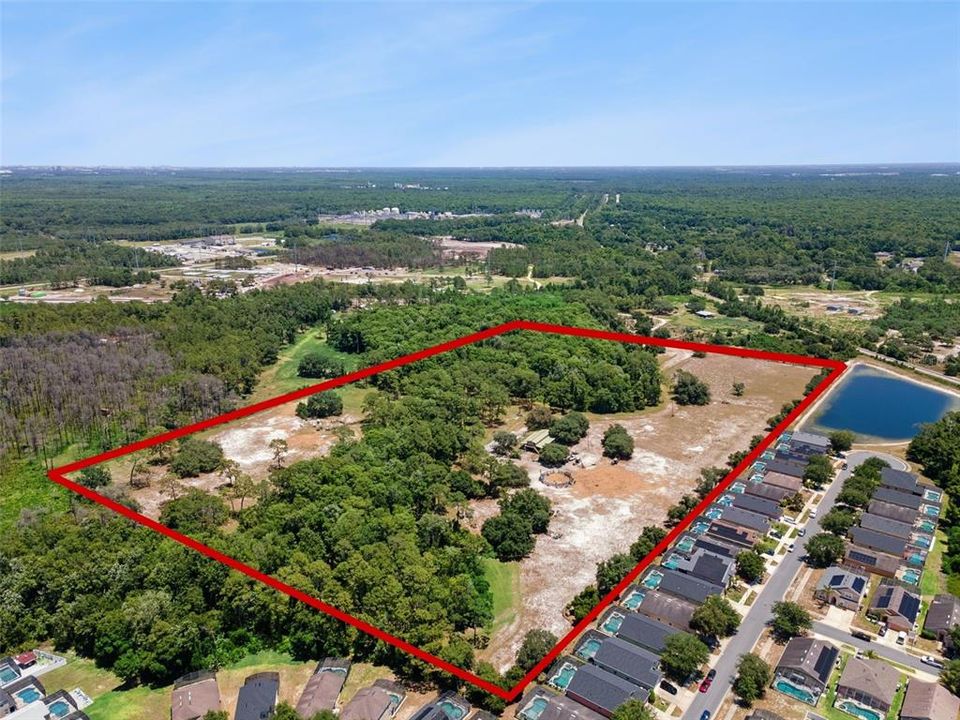 En Venta: $4,665,000 (25.49 acres)