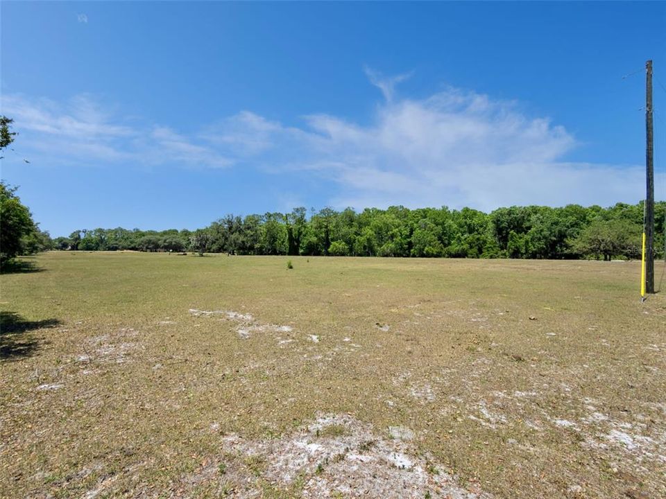 En Venta: $4,665,000 (25.49 acres)