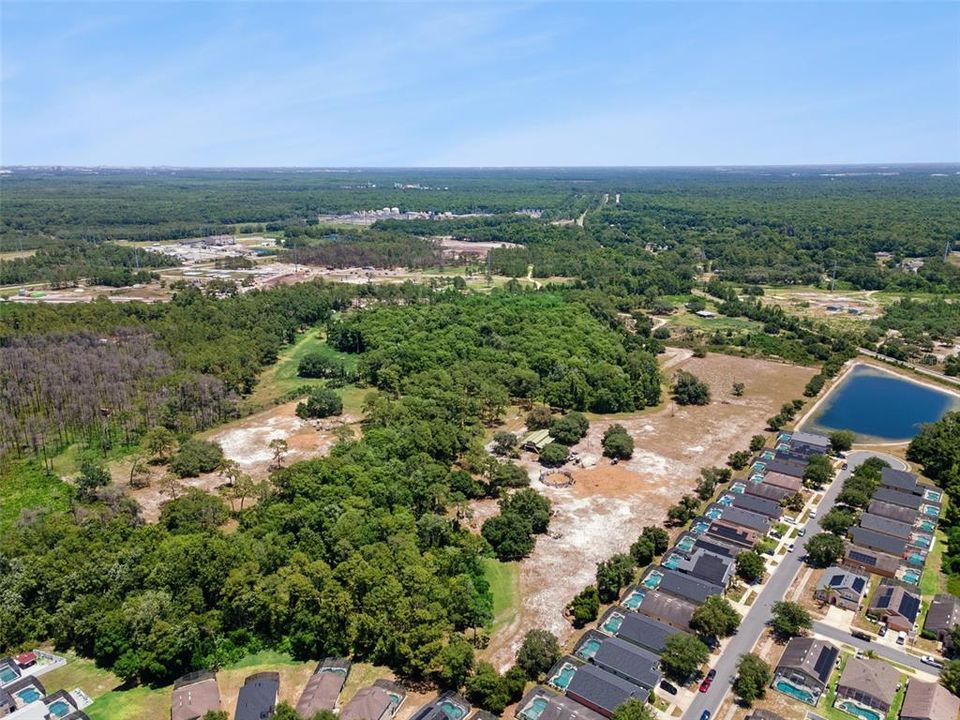 En Venta: $4,665,000 (25.49 acres)