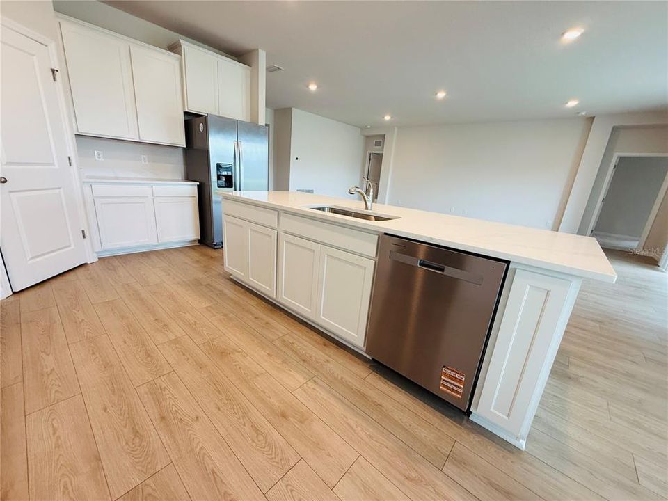 В аренду: $2,950 (4 спален, 3 ванн, 2537 Квадратных фут)