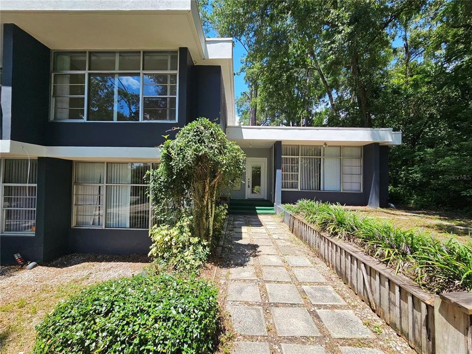 For Rent: $3,750 (6 beds, 3 baths, 3347 Square Feet)