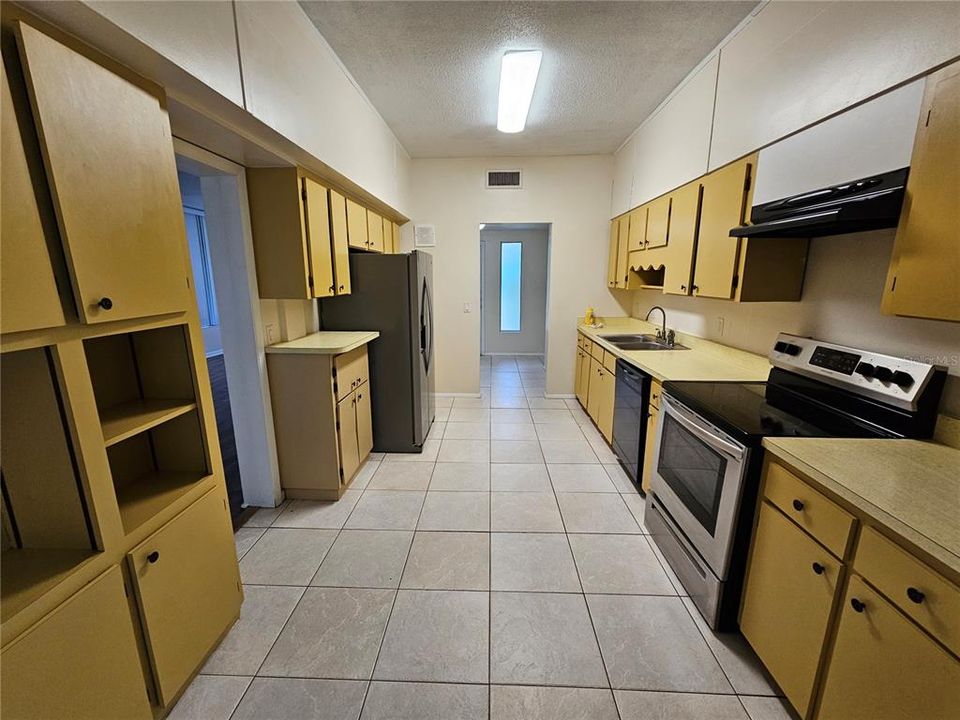 For Rent: $3,750 (6 beds, 3 baths, 3347 Square Feet)