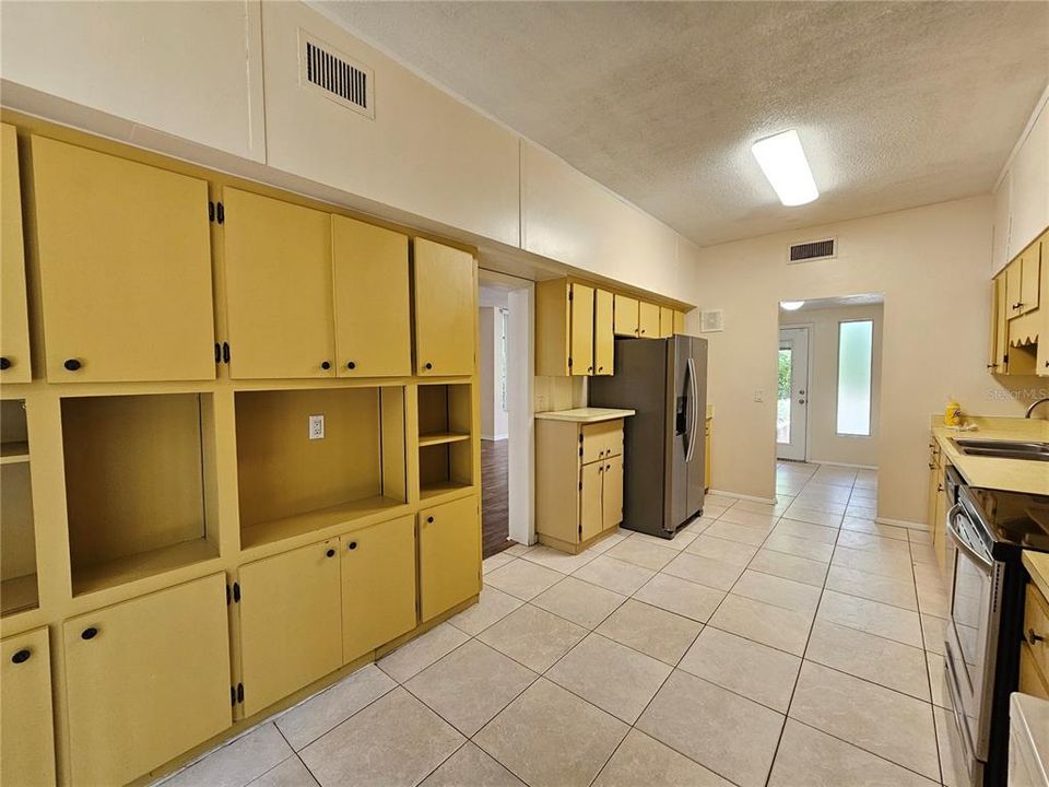 For Rent: $3,750 (6 beds, 3 baths, 3347 Square Feet)
