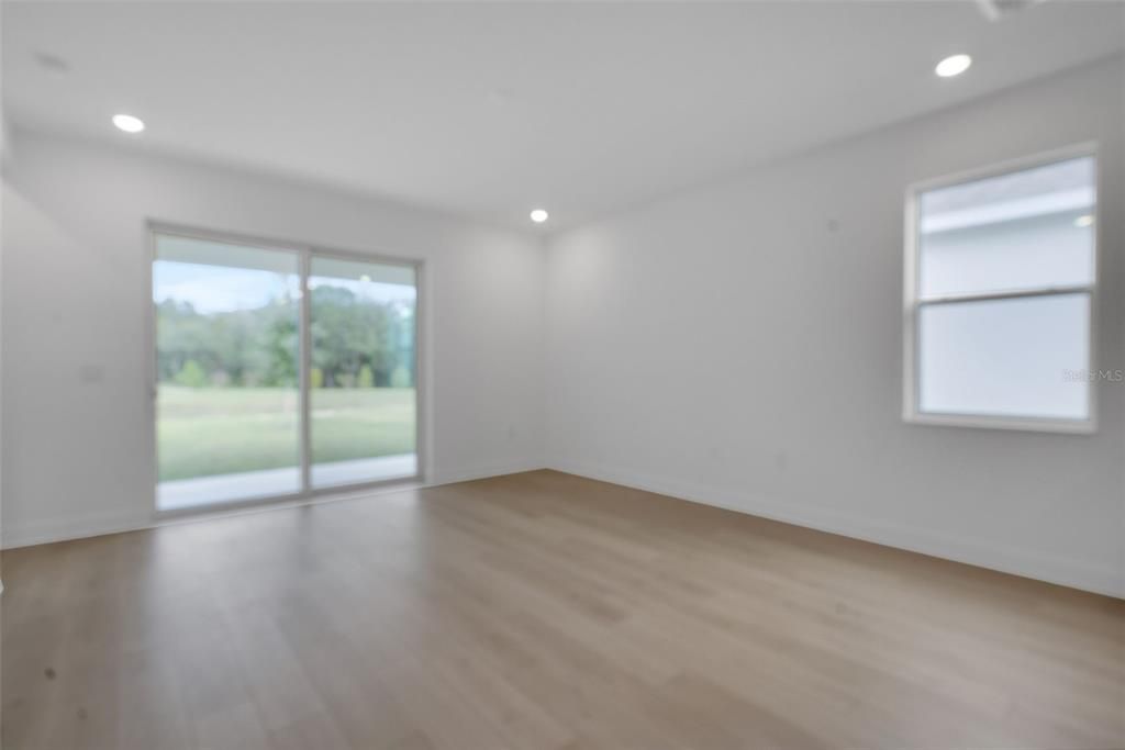 En Venta: $323,990 (4 camas, 2 baños, 2110 Pies cuadrados)
