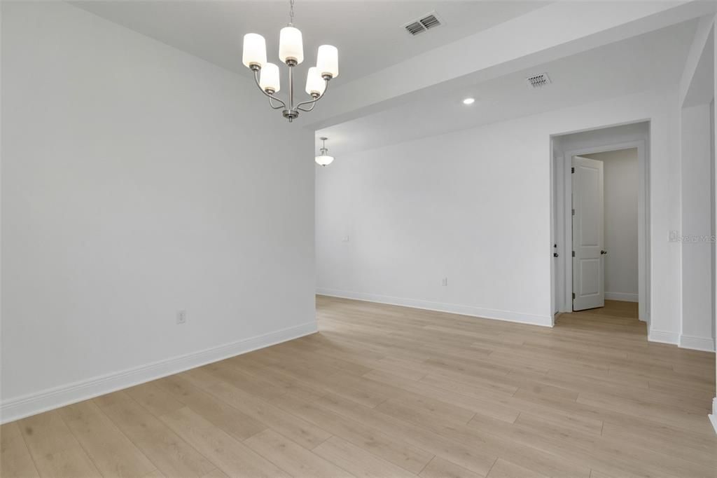 En Venta: $323,990 (4 camas, 2 baños, 2110 Pies cuadrados)