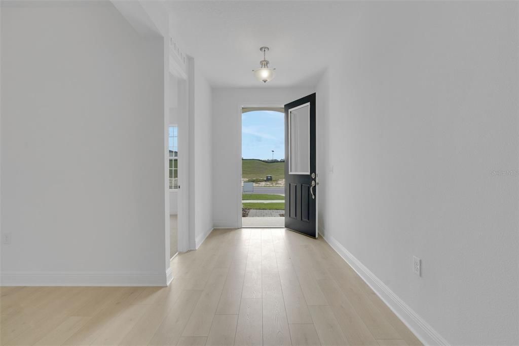 En Venta: $323,990 (4 camas, 2 baños, 2110 Pies cuadrados)
