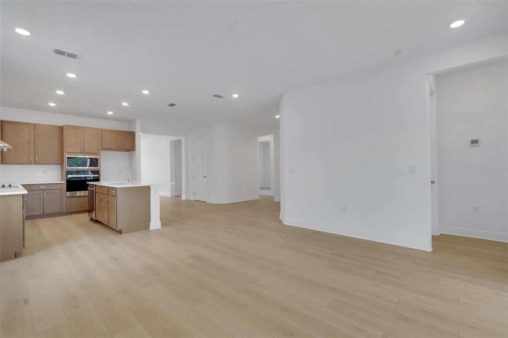En Venta: $323,990 (4 camas, 2 baños, 2110 Pies cuadrados)