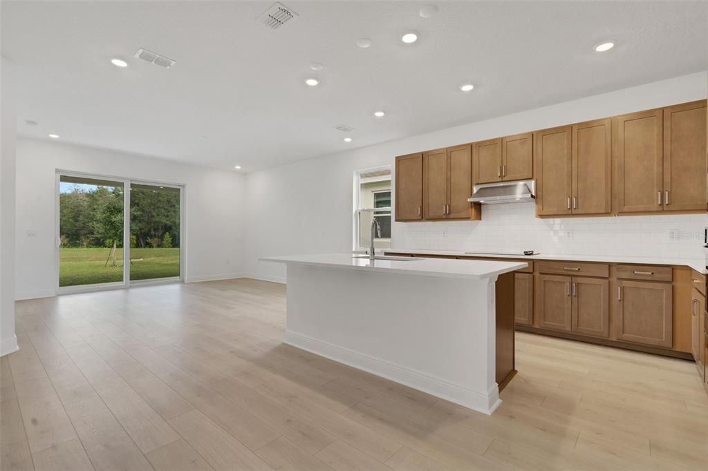 En Venta: $323,990 (4 camas, 2 baños, 2110 Pies cuadrados)