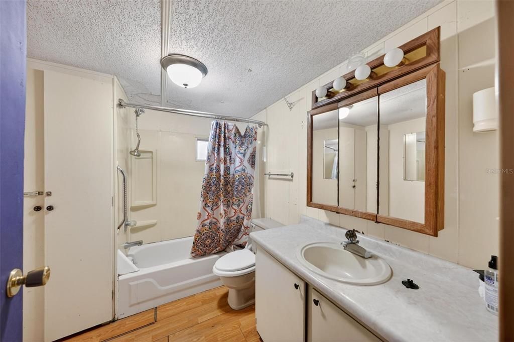 For Sale: $199,900 (2 beds, 2 baths, 1154 Square Feet)