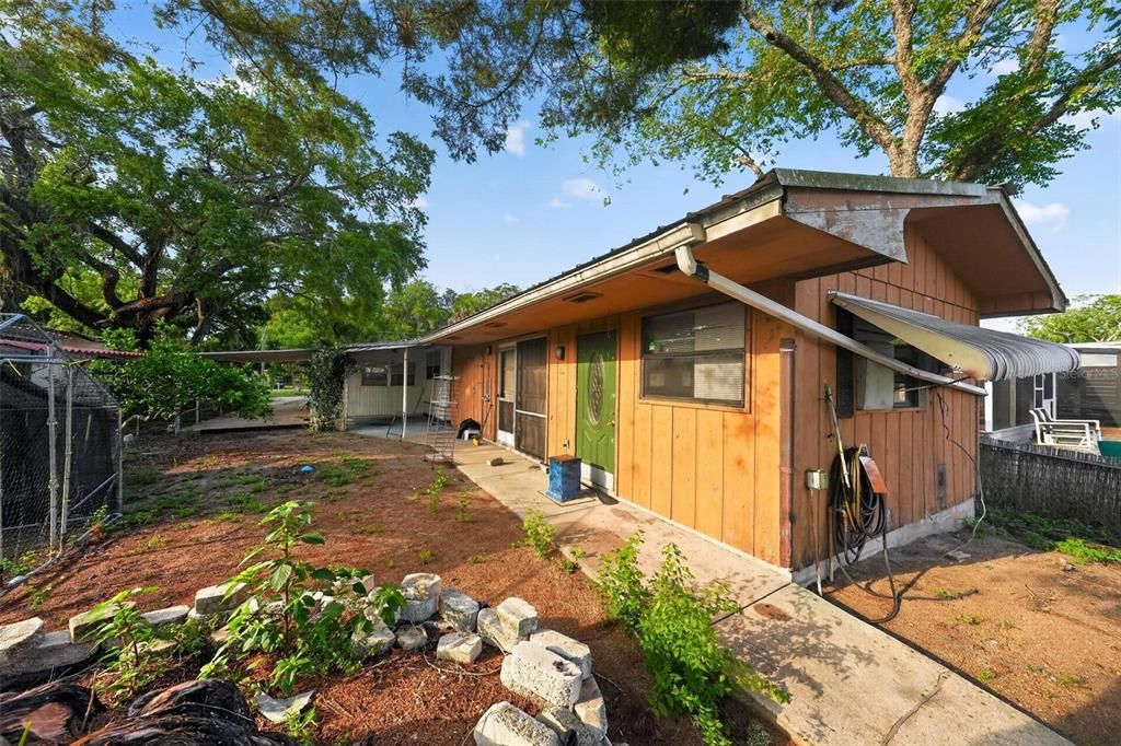 For Sale: $199,900 (2 beds, 2 baths, 1154 Square Feet)