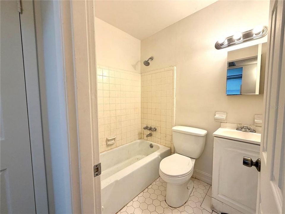 В аренду: $1,150 (1 спален, 1 ванн, 680 Квадратных фут)