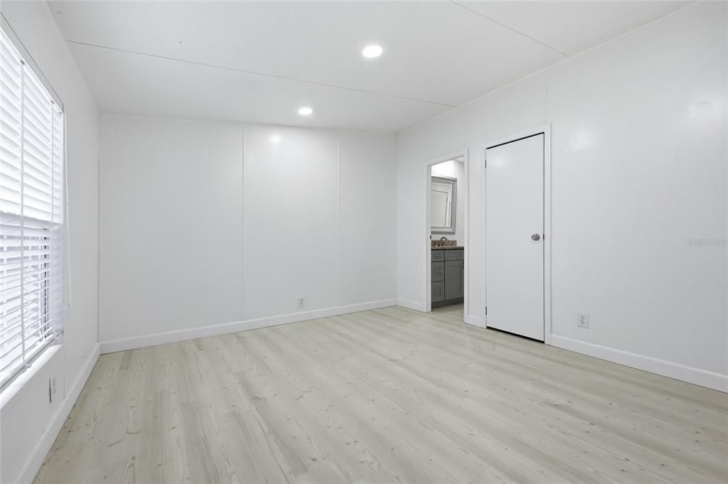 На продажу: $168,000 (2 спален, 2 ванн, 920 Квадратных фут)