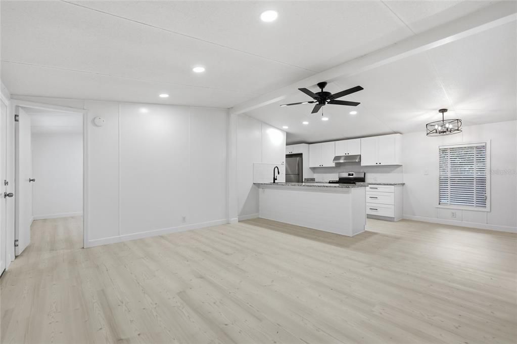 На продажу: $168,000 (2 спален, 2 ванн, 920 Квадратных фут)