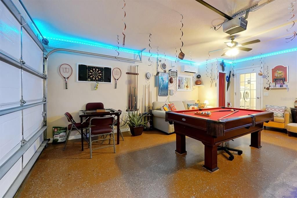 Под контрактом: $380,000 (4 спален, 2 ванн, 1547 Квадратных фут)