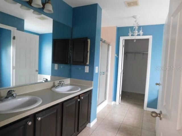 En Venta: $269,500 (4 camas, 2 baños, 2327 Pies cuadrados)