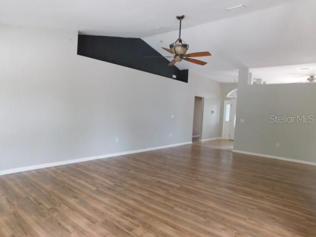 En Venta: $269,500 (4 camas, 2 baños, 2327 Pies cuadrados)