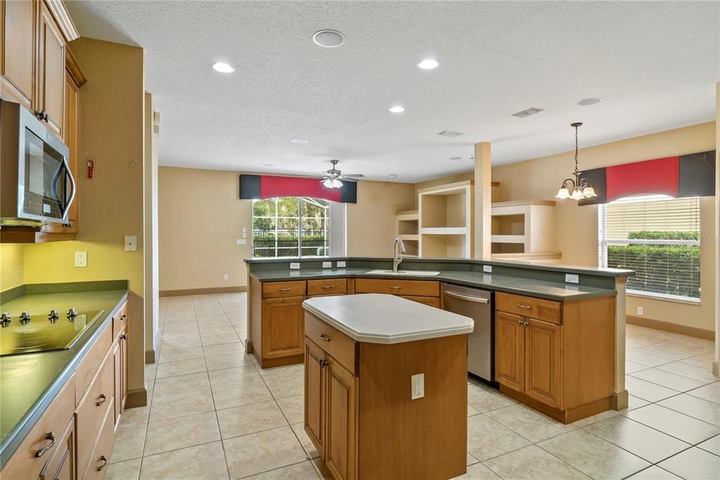 For Sale: $600,000 (4 beds, 3 baths, 3807 Square Feet)
