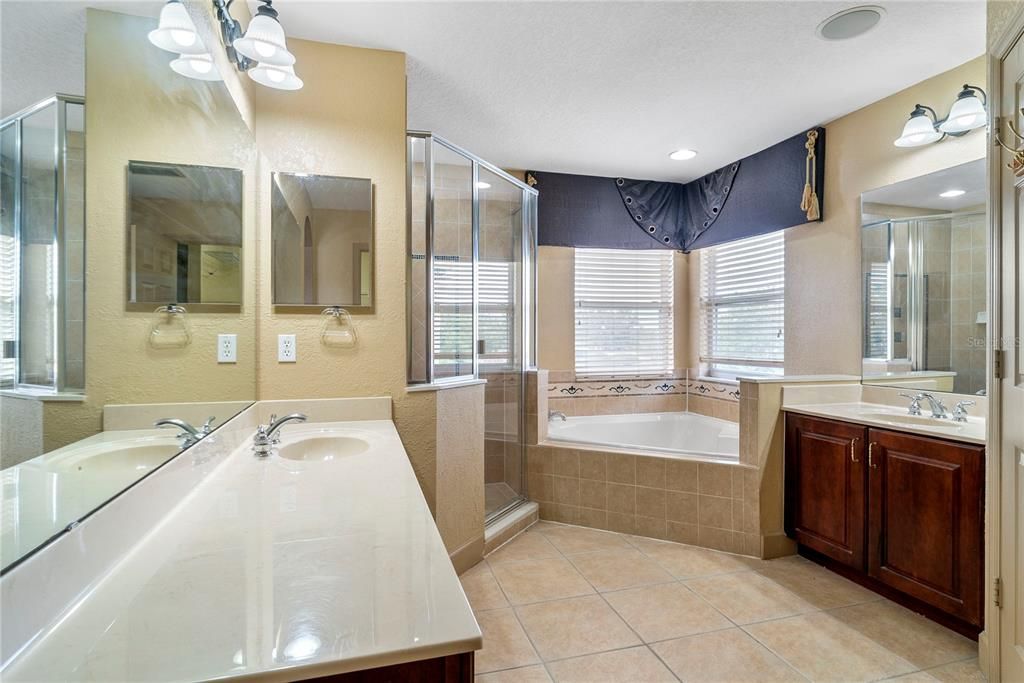 For Sale: $600,000 (4 beds, 3 baths, 3807 Square Feet)
