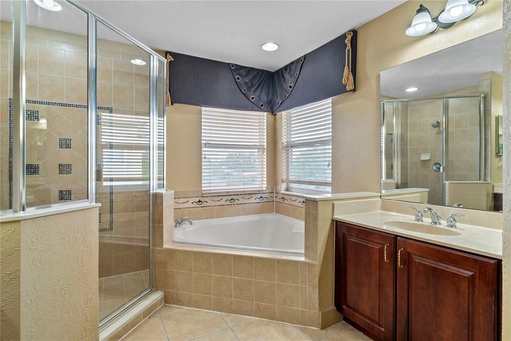 For Sale: $600,000 (4 beds, 3 baths, 3807 Square Feet)