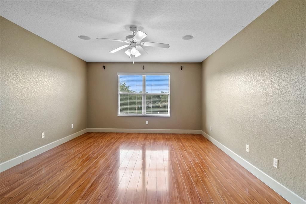For Sale: $600,000 (4 beds, 3 baths, 3807 Square Feet)