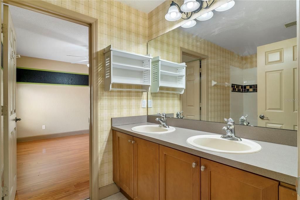 For Sale: $600,000 (4 beds, 3 baths, 3807 Square Feet)