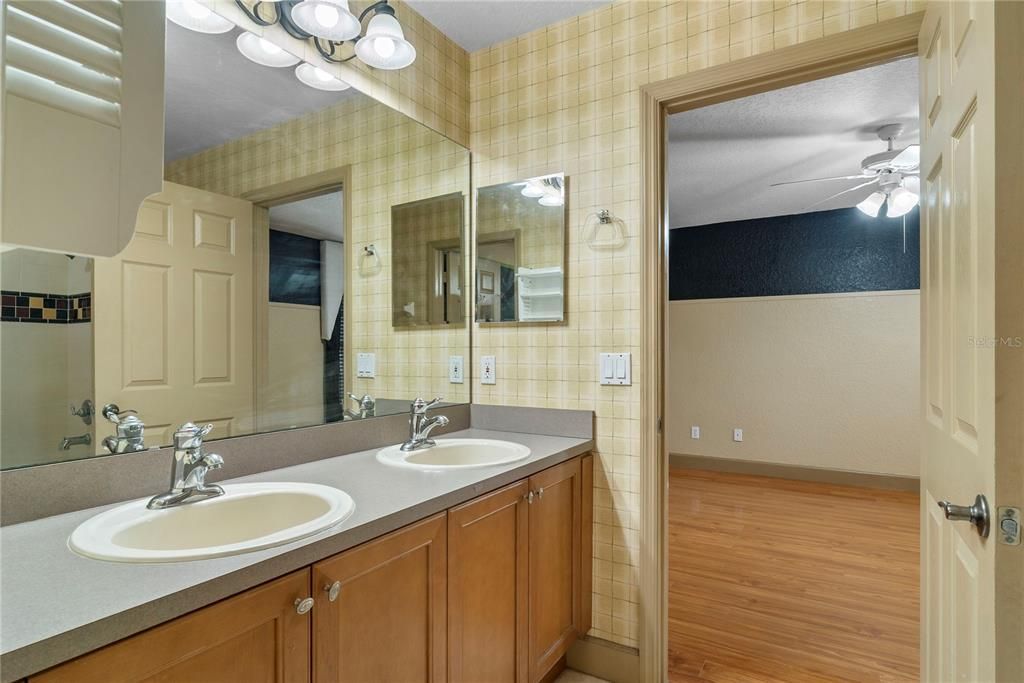 For Sale: $600,000 (4 beds, 3 baths, 3807 Square Feet)